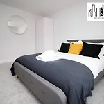 Fabulous 2 Bedroom Compass House By Jtb Stays Short Lets & Serviced Accommodation, Self Check-In And Wifi