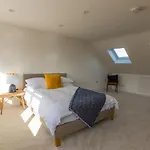 Amazing New 3 Double Bed House In Staple Hill!