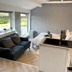 Secluded Studio Apartment With Private Gated Access- The Pavilion