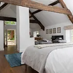 Loft Apartment Nr Bath & Bristol With Hot Tub