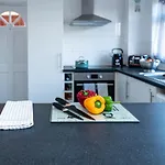 Exceptional Abode, Fast Wifi, Parking, Kingswood