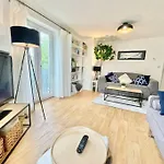 Lovely 2-Bedroom Bristol Apartment. Free Parking.