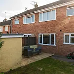 Exceptional Abode, Fast Wifi, Parking, Kingswood