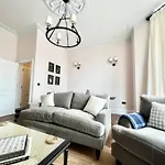 Redland Suites - Apartment 4