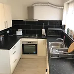 2Bed Bungalow House, Speedwell, Bristol, Uk, Sleeps Up To 6 Guests