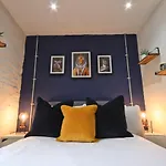 Quirky And Cool Christmas Steps 2 Bed