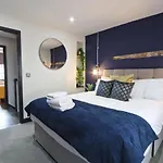 Quirky And Cool Christmas Steps 2 Bed