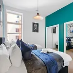Stunning Abode - Sleeps 10 - Parking