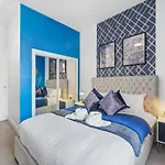 Stunning Abode - Sleeps 10 - Parking