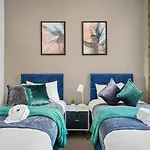 Stunning Abode - Sleeps 10 - Parking