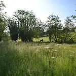 Large Luxury Shepherds Hut With Hot Tub Nr Bath