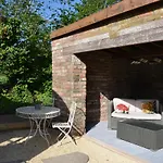 Large Luxury Shepherds Hut With Hot Tub Nr Bath