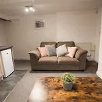 Flat 1, 4 Warden Rd