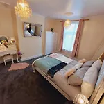 Elegant And Central Two Bedrooms House