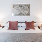 Easton Gem - Two Bedroom With Courtyard