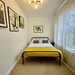 Gorgeous 2 Bedroom Apartment Edge Of Cabot Circus