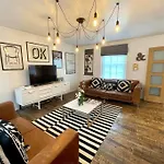 Gorgeous 2 Bedroom Apartment Edge Of Cabot Circus