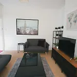 39 Court Rd