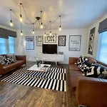 Gorgeous 2 Bedroom Apartment Edge Of Cabot Circus