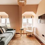 Redland Suites - Apartment 7