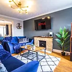 Amazing Modern 3 Bedroom W Parking And Wifi