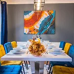 Amazing Modern 3 Bedroom W Parking And Wifi
