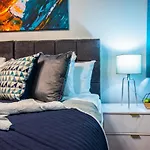 Amazing Modern 3 Bedroom W Parking And Wifi