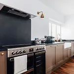 Redland Suites - Apartment 1