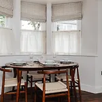 Redland Suites - Apartment 2