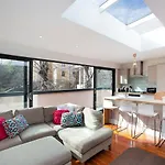 Large Family, City Centre Coach House