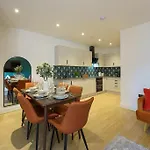 Lilyturf - 2 Bedroom Luxury Apartment By Mint Stays