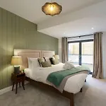 Lilyturf - 2 Bedroom Luxury Apartment By Mint Stays