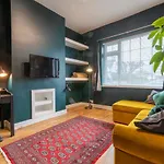 3 Bedroom Home And Garden In North Bristol