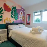 3 Bedroom Home And Garden In North Bristol