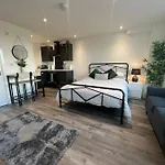 Abbotsbury 1 Bed Studio Opposite Uwe Free Parking