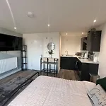 Abbotsbury 1 Bed Studio Opposite Uwe Free Parking