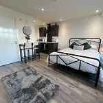 Abbotsbury 1 Bed Studio Opposite Uwe Free Parking