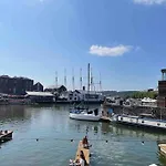 Bristol Townhouse With Harbour Views. Sleeps 7