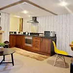 The Birch Cabin With Hot Tub