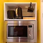 Lovely And Modern Groundfloor 1 Single Bedroom Condo With Netflix, Tea/Coffee/Biscuits