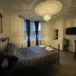 Gated Stunning Period Studio In Vibrant Bristol