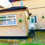 Spacious 4 Bedroom House Bristol City