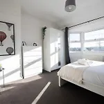 Hampton House - Sleeps 7 - Free Parking And Wifi