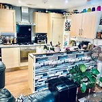 Private Room In Bs14