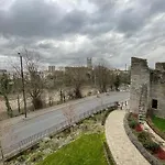 Stunning 2-Bed Apartment In Bristol With Parking