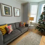 Gloucester Rd 2 Mins Away - Fab, New, Trendy House