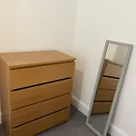 Room In Gloucester Road 4