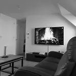 Stunning Two-Bedroom Apartment At A3Ree, Free Parking, Near Cribbs Causeway Mall