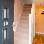 Deluxe 4 Bedroom House In Filton Bs34 Oakley Lodge