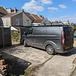 5 Bed Terraced Family Home Bristol + Parking